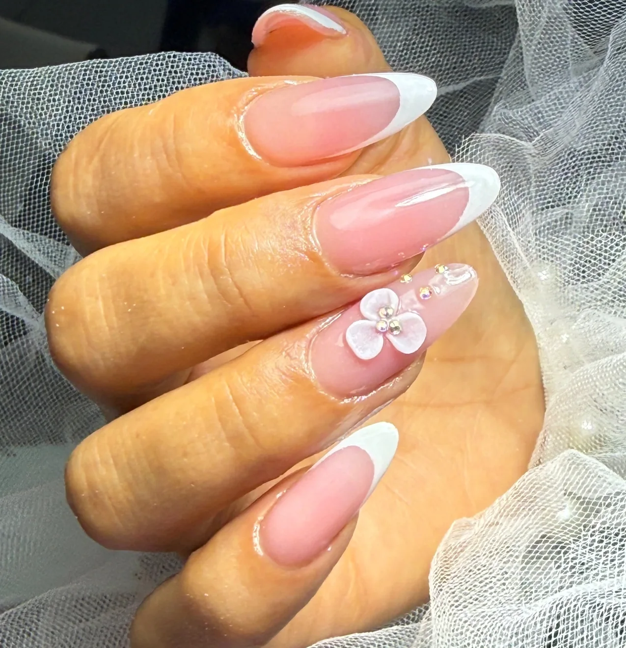 Uñas french con flores